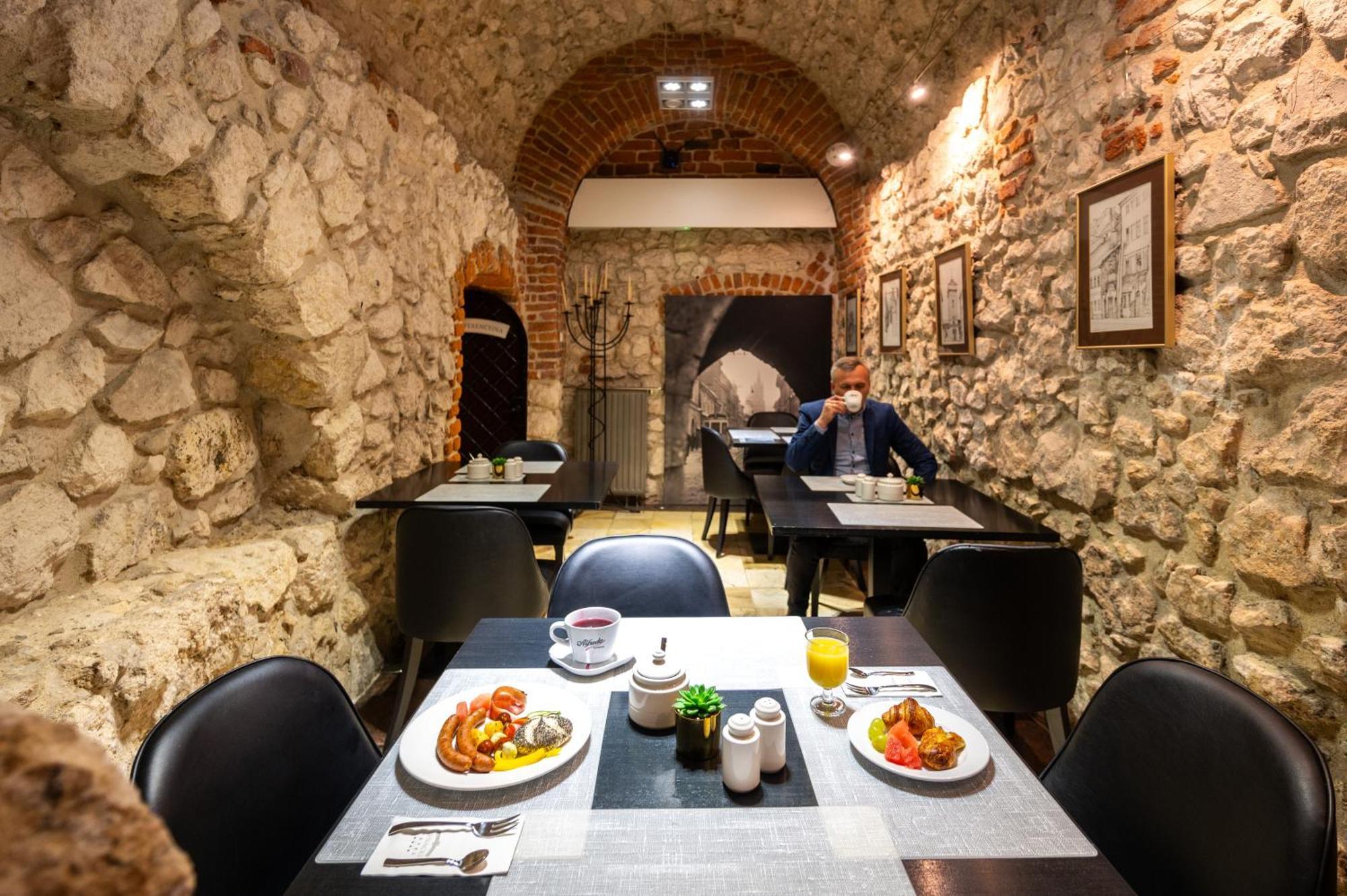 Hotel Senacki Krasków Εξωτερικό φωτογραφία